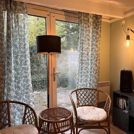 Tiny House Dans La Verdure Et Le Calme 別荘 ポミシェ