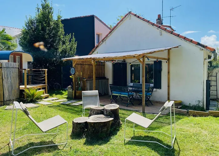 Tiny House Dans La Verdure Et Le Calme